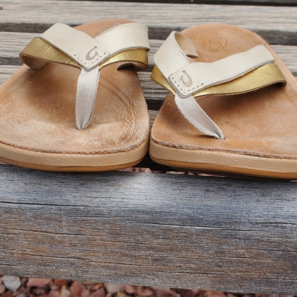 Olukai KAEKAE Slip On Leather Sandals Womens Size 11 Thong Flip Flops Tapa Gold - Picture 5 of 11